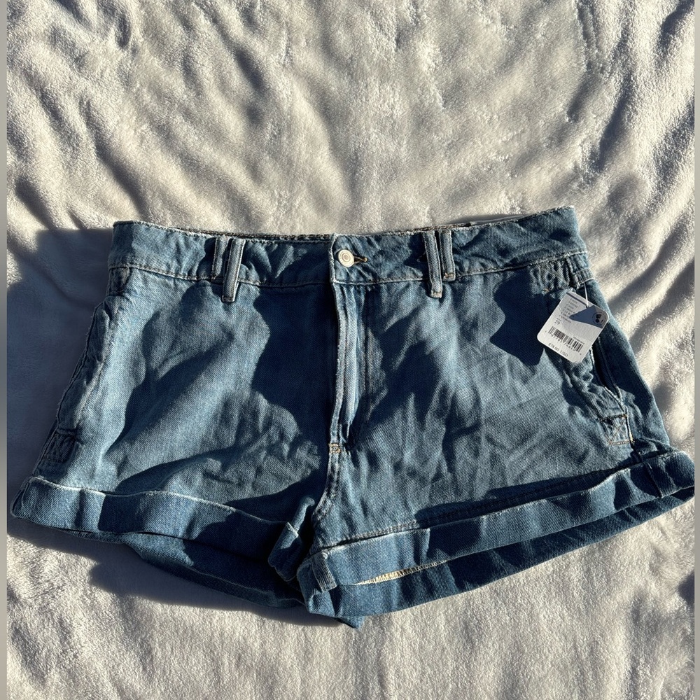 We the free shorts